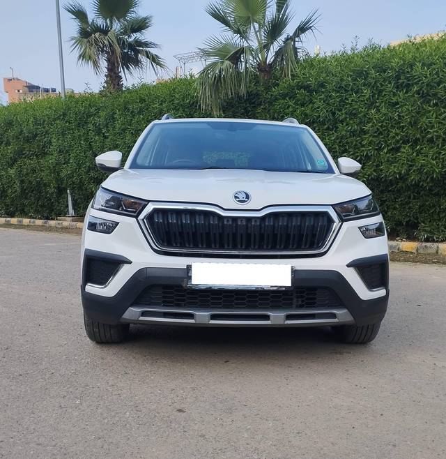 https://images10.gaadi.com/usedcar_image/4110064/original/processed_683aab030e4e087b635bada87c29ab78.jpg?imwidth=6402