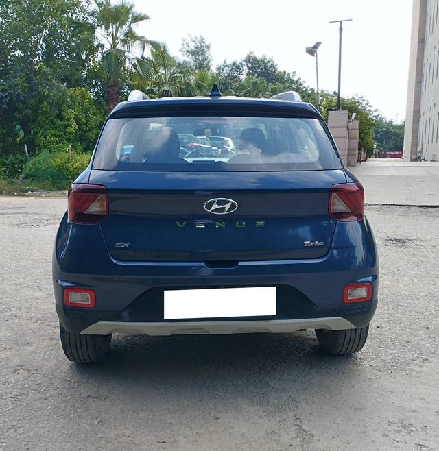 https://images10.gaadi.com/usedcar_image/4110116/original/processed_ec927d82c82db46853b49d297286c1e3.jpg?imwidth=6402