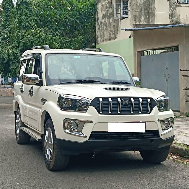 https://images10.gaadi.com/usedcar_image/4110142/original/processed_1d92fc62e939f313c2b26183cef22058.jpg?imwidth=6400