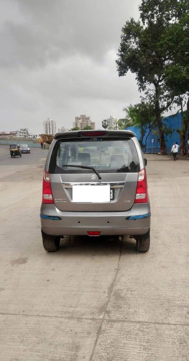 https://images10.gaadi.com/usedcar_image/4110192/original/processed_82821782a06c6bf3dff20c0a663de944.jpg?imwidth=6402