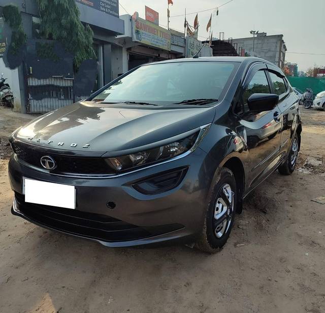 https://images10.gaadi.com/usedcar_image/4110215/original/processed_22bf173b423756ac8ce004e005b4dfb5.jpg?imwidth=6402