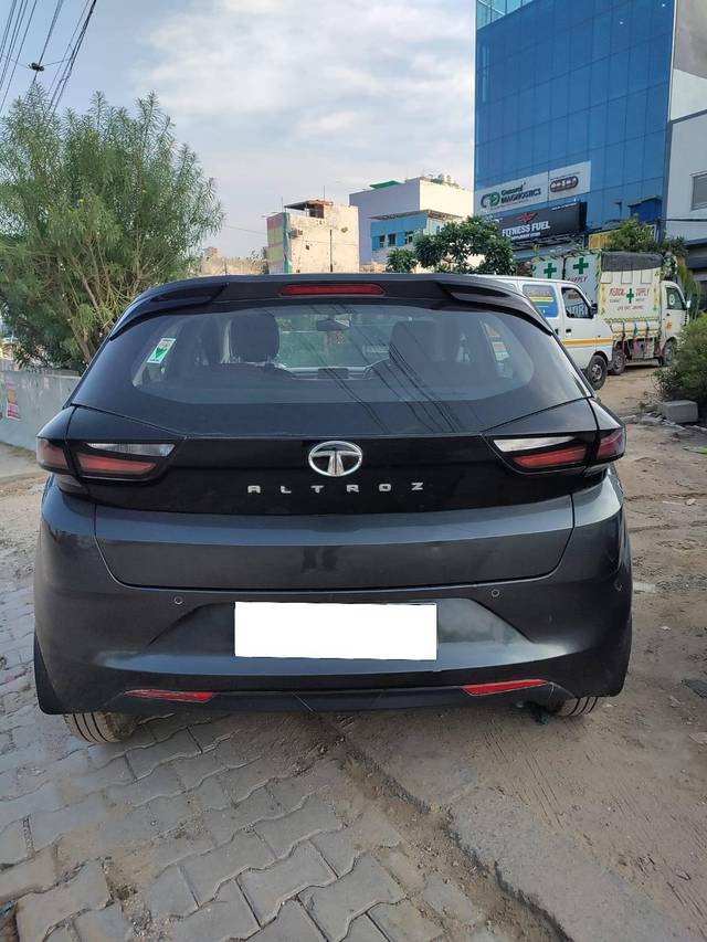 https://images10.gaadi.com/usedcar_image/4110215/original/processed_fda3250e256f3ff067d367c4aa3820c1.jpg?imwidth=6401