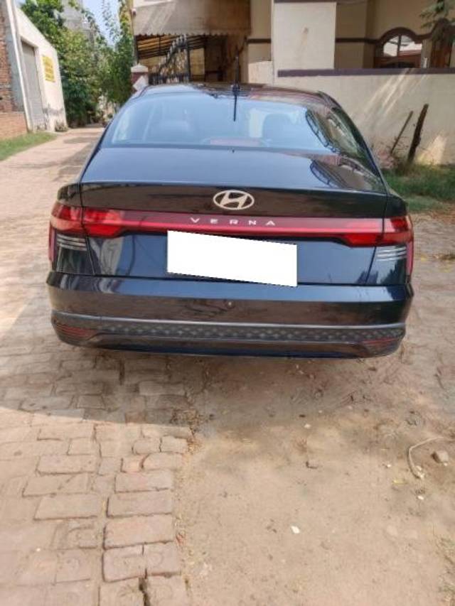 https://images10.gaadi.com/usedcar_image/4110464/original/processed_fff5fee0-d5ca-4622-be2b-5b3f50b06ebc.jpg?imwidth=6401