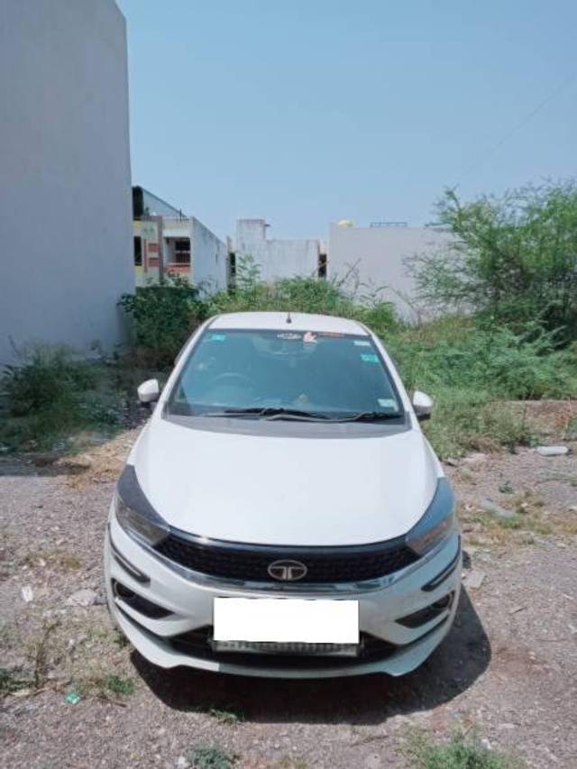 https://images10.gaadi.com/usedcar_image/4110612/original/processed_16a6ca8b-d262-42db-95fe-a38b459373a2.jpg?imwidth=6400