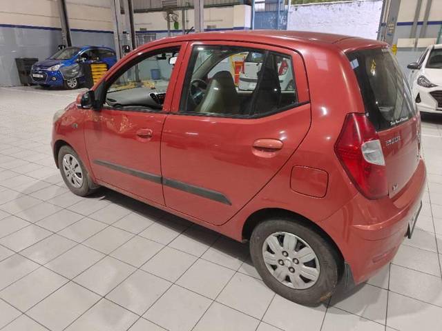 https://images10.gaadi.com/usedcar_image/4110716/original/processed_15ae500a-e942-4f82-95f7-b7487ead71ff.jpg?imwidth=6402