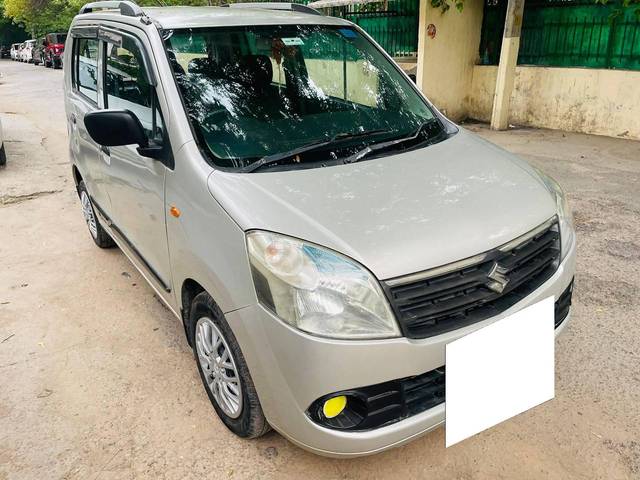 https://images10.gaadi.com/usedcar_image/4110913/original/processed_652a56fd4d2a7cc2f9d215b1fed87baf.jpg?imwidth=6400