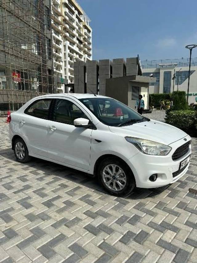 https://images10.gaadi.com/usedcar_image/4111062/original/processed_2c951d6e-8b65-4d35-8d0b-f266208654fe.jpeg?imwidth=6400