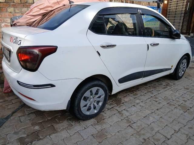 https://images10.gaadi.com/usedcar_image/4111073/original/processed_ea41bf32-3703-4e86-bd2b-c0d3c3f9c468.jpg?imwidth=6401