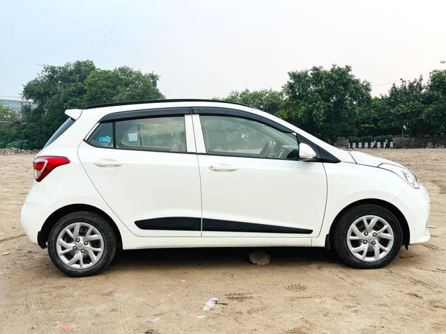 https://images10.gaadi.com/usedcar_image/4111130/original/processed_bfe4aec85674565e42b604f36358dd21.jpg?imwidth=6401