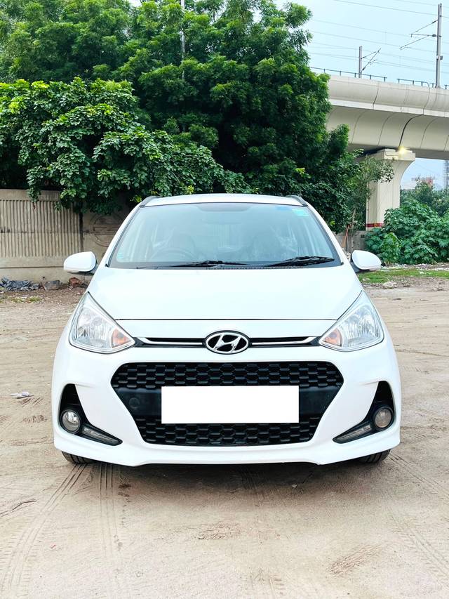 https://images10.gaadi.com/usedcar_image/4111130/original/processed_eaab870e8176263a6355100ad78a707a.jpg?imwidth=6400