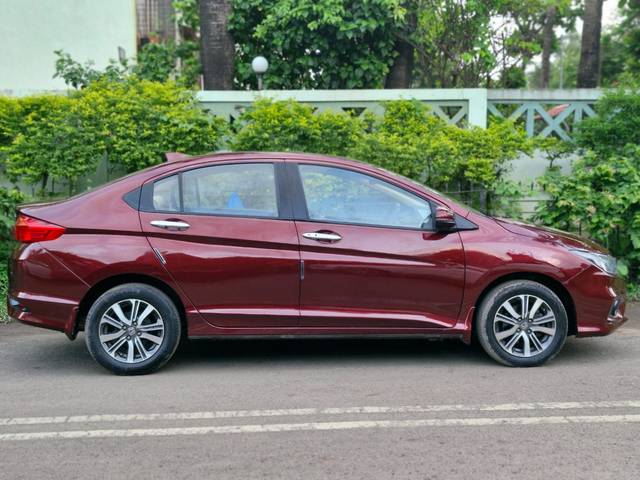 https://images10.gaadi.com/usedcar_image/4111138/original/c2b6b89f2479032767605bc4547d2834.jpg?imwidth=6401