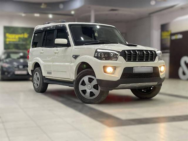 https://images10.gaadi.com/usedcar_image/4111247/original/processed_f81bb201808f7a50f814e0874e3c9fba.jpg?imwidth=6400