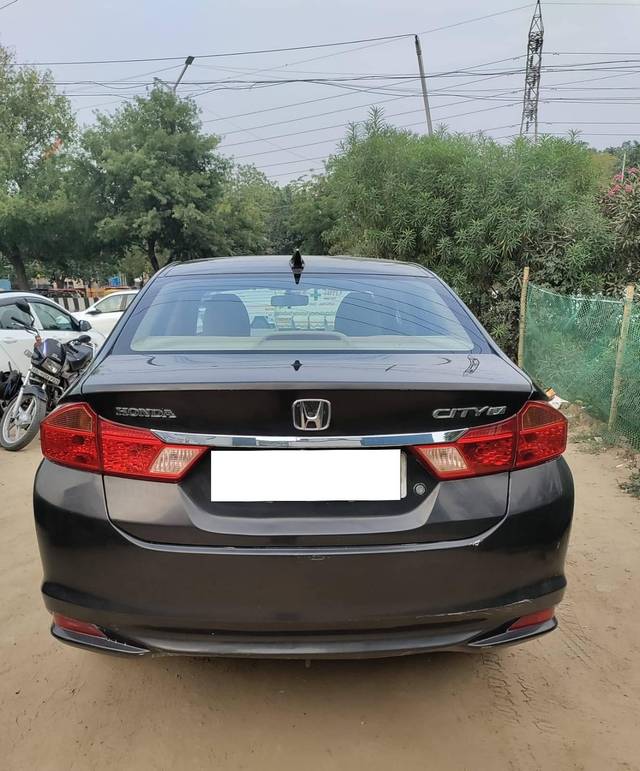 https://images10.gaadi.com/usedcar_image/4111508/original/processed_6ba6a49018d160140ad90ed4d5a85d50.jpg?imwidth=6401