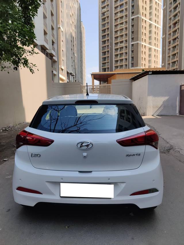 https://images10.gaadi.com/usedcar_image/4111607/original/processed_088194cb348b60206210244ddfde7fca.jpg?imwidth=6401