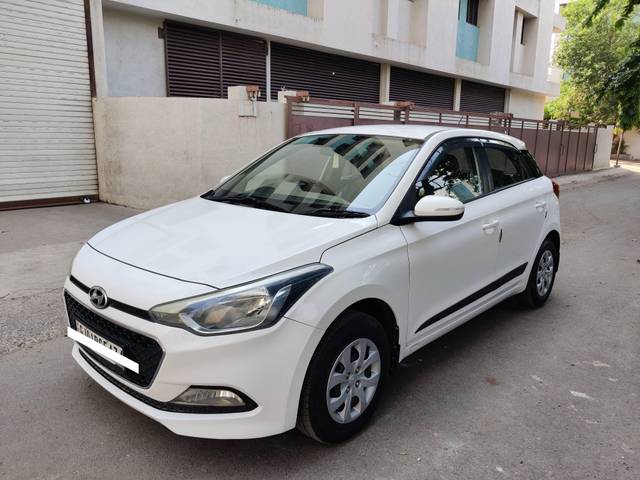 https://images10.gaadi.com/usedcar_image/4111607/original/processed_213f0d020e6f6f3534ed0df6cffe077f.jpg?imwidth=6402