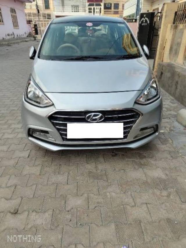 https://images10.gaadi.com/usedcar_image/4111652/original/processed_b952fda2-500b-48bf-8de0-53f45e19774a.jpg?imwidth=6402