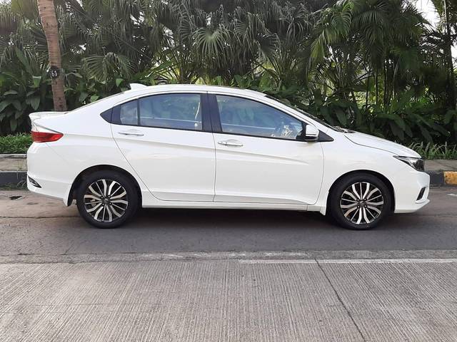 https://images10.gaadi.com/usedcar_image/4111684/original/processed_4b004b9c088805fc13051390071e95a8.jpg?imwidth=6401