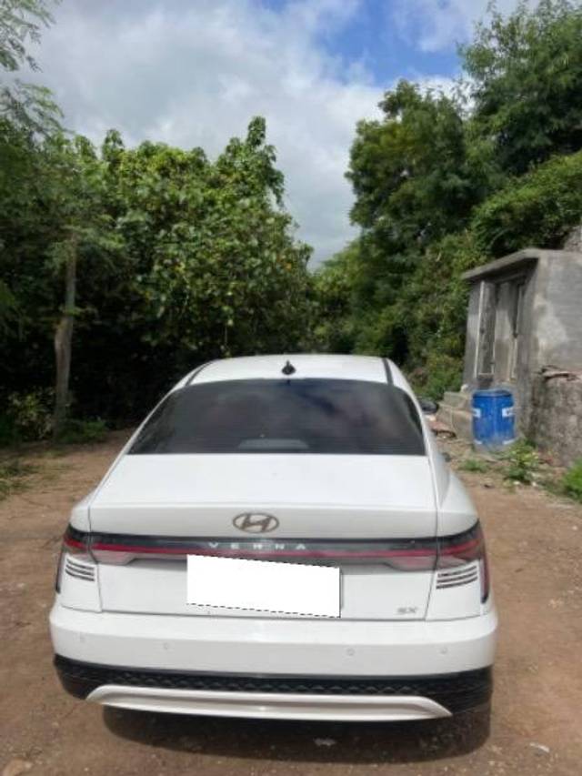 https://images10.gaadi.com/usedcar_image/4111767/original/processed_092aa119-1b85-496e-82f7-6107359fd2d1.jpeg?imwidth=6402