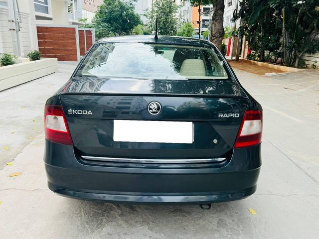 https://images10.gaadi.com/usedcar_image/4111781/original/processed_a63d8f08ddd010f040ef7f092b5c09ee.jpg?imwidth=6402