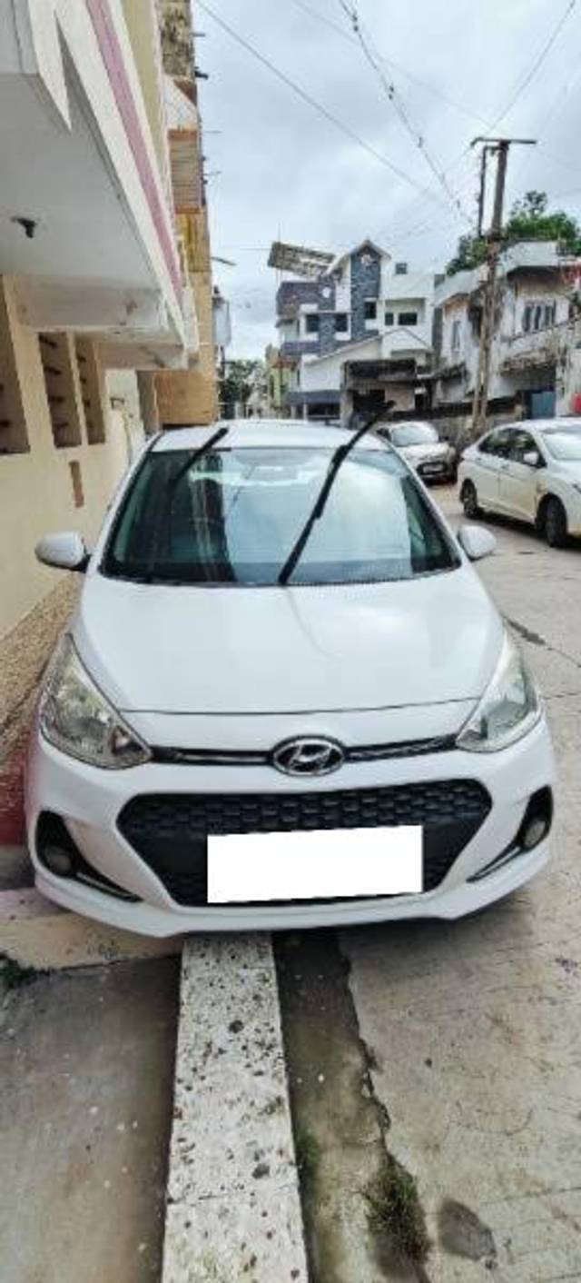 https://images10.gaadi.com/usedcar_image/4111809/original/processed_15011c6c-3053-416d-b520-665632b12a83.jpg?imwidth=6400