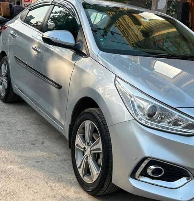 https://images10.gaadi.com/usedcar_image/4111891/original/processed_5755a868be28a776a0aa1e8653832005.jpg?imwidth=6400