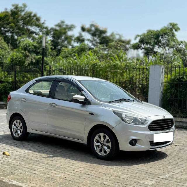 https://images10.gaadi.com/usedcar_image/4111898/original/processed_26728c3923bb71a43b8d66a9c60c4611.jpg?imwidth=6400