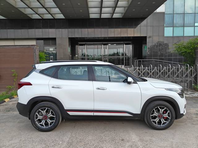 https://images10.gaadi.com/usedcar_image/4111925/original/0b3883cd4fb84c1faecf134a8713aca4.jpg?imwidth=6401