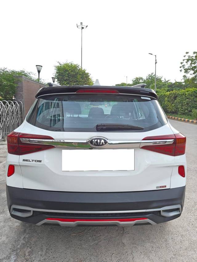 https://images10.gaadi.com/usedcar_image/4111925/original/processed_5a323b7d9fa72b80c07ff0533e0f6dd4.jpg?imwidth=6402