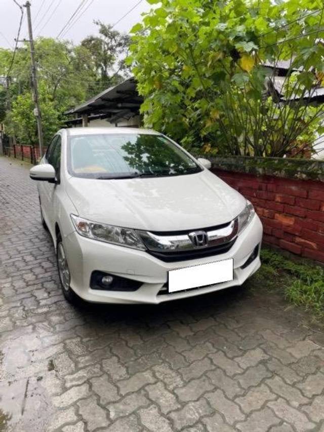 https://images10.gaadi.com/usedcar_image/4112065/original/processed_c9c1dabb-09e6-47b5-a526-02aa9d032b52.jpg?imwidth=6400