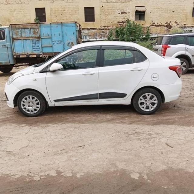 https://images10.gaadi.com/usedcar_image/4112281/original/processed_47da1b8c-7f08-486a-968d-5e1beba3d07c.jpg?imwidth=6402