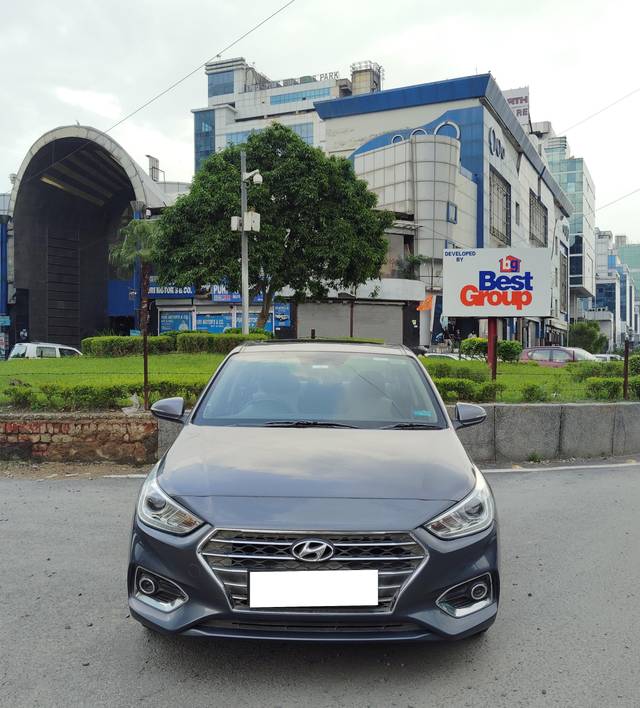 https://images10.gaadi.com/usedcar_image/4112373/original/processed_04659cbf8a64f8f0e0470e275ba8e42d.jpg?imwidth=6400