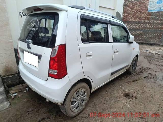 https://images10.gaadi.com/usedcar_image/4112402/original/processed_96abe250-e031-47ff-8540-7c197d042d61.jpg?imwidth=6401