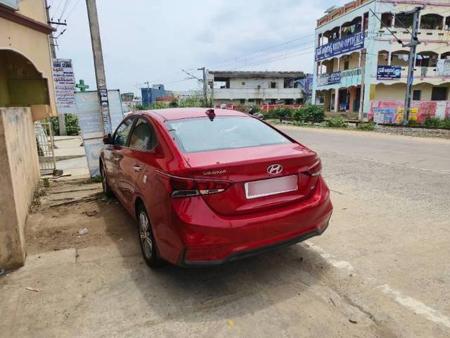 https://images10.gaadi.com/usedcar_image/4112713/original/processed_cd09ed99-0110-4df1-8118-5cc5f1e54e4b.jpg?imwidth=6402