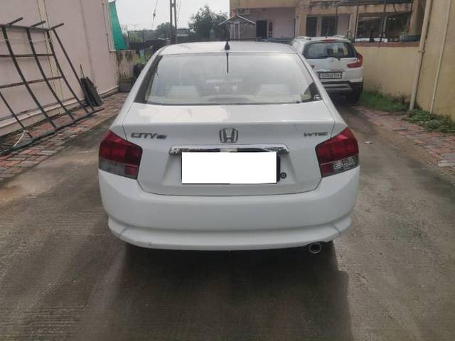 https://images10.gaadi.com/usedcar_image/4112790/original/processed_0c3ec60d-5201-483e-9436-fbdf5a52c1d6.jpg?imwidth=6401