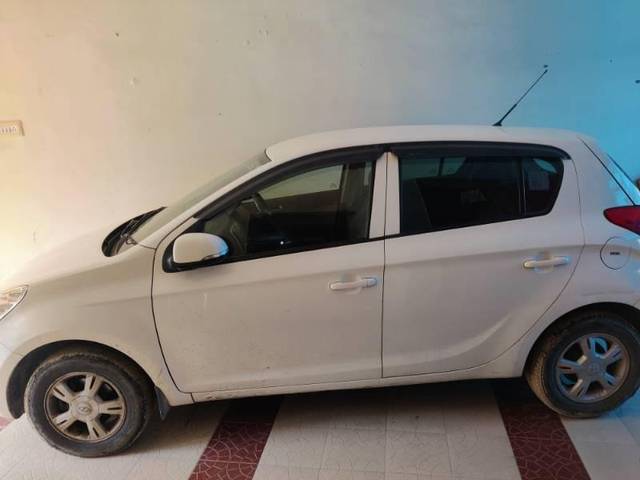 https://images10.gaadi.com/usedcar_image/4112820/original/processed_5a3e9c19-a839-4377-ad37-1027c2079359.jpg?imwidth=6402