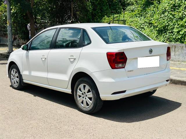 https://images10.gaadi.com/usedcar_image/4112879/original/processed_83de949751adbd578aa5cf0ce62e4534.jpg?imwidth=6402