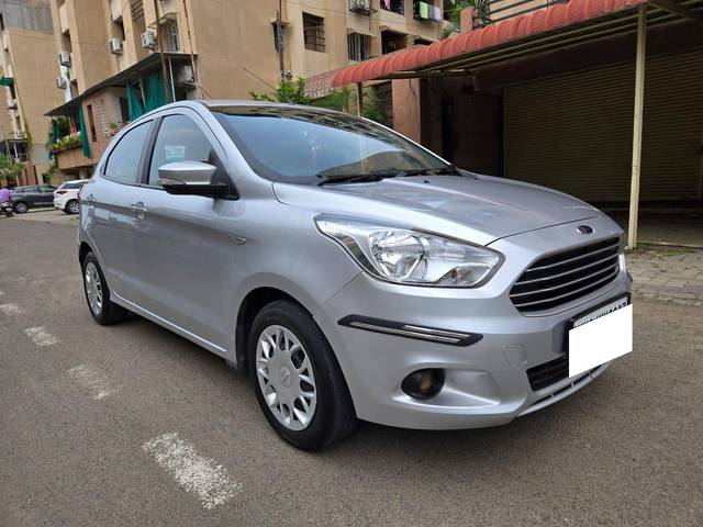 https://images10.gaadi.com/usedcar_image/4112931/original/processed_4b43bf4b9b16f49ccf00a25577178bd4.jpg?imwidth=6400