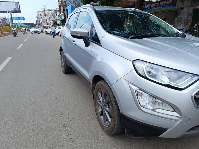 https://images10.gaadi.com/usedcar_image/4113034/original/processed_632206620e777c5262851fb92b42ef71.jpg?imwidth=6402