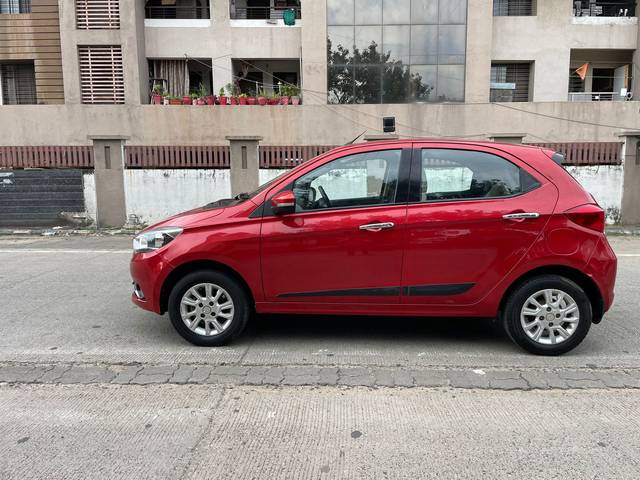 https://images10.gaadi.com/usedcar_image/4113055/original/e6650834f3e7958ccf5b59f3adae61b5.jpg?imwidth=6402