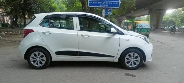 https://images10.gaadi.com/usedcar_image/4113062/original/processed_d63ccad258f86219276468ded1edd119.jpg?imwidth=6401