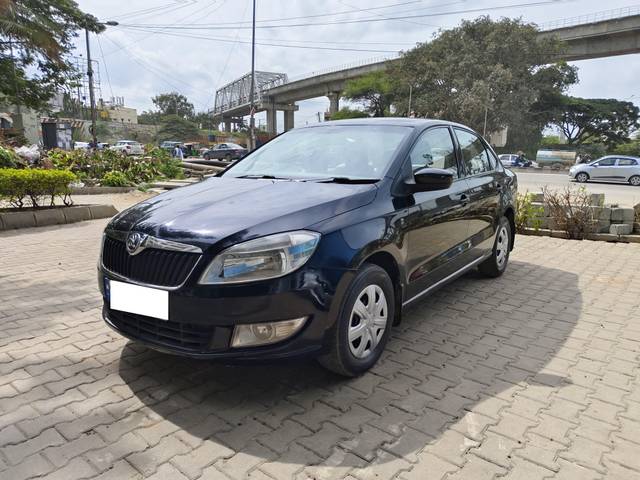 https://images10.gaadi.com/usedcar_image/4113064/original/processed_3c3cea6272fa1b9c7458633ee1132504.jpg?imwidth=6400