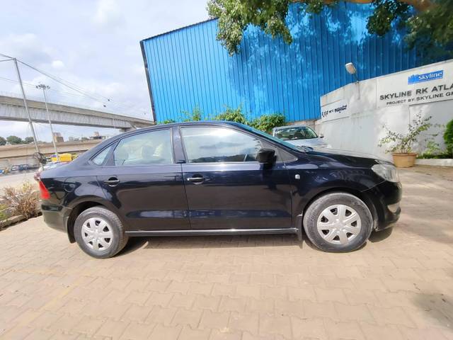 https://images10.gaadi.com/usedcar_image/4113064/original/processed_ecd25d006af57a02892315052cc515f4.jpg?imwidth=6401