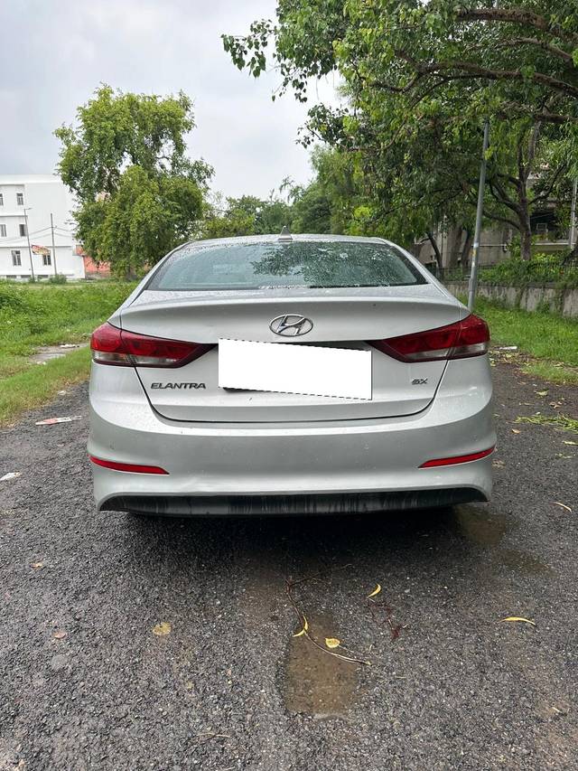 https://images10.gaadi.com/usedcar_image/4113105/original/processed_e5b6d408589b5cd8ecdc69248c0337a2.jpg?imwidth=6402