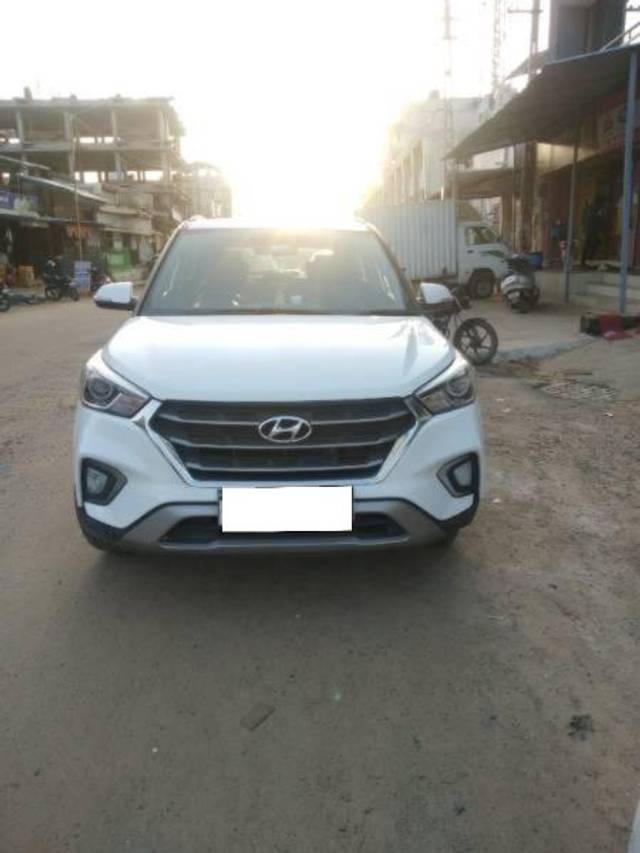 https://images10.gaadi.com/usedcar_image/4113122/original/processed_9c8fc835-6109-4144-919e-6f8959443ff4.jpg?imwidth=6400