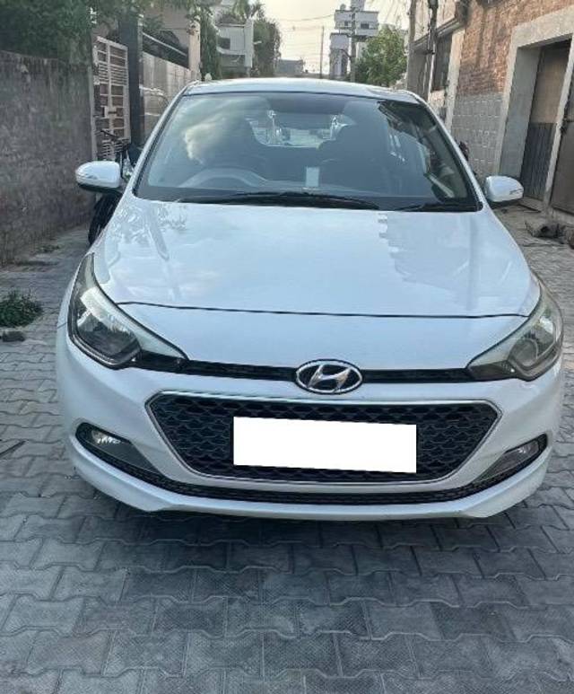 https://images10.gaadi.com/usedcar_image/4113162/original/processed_336979fe-7a56-4adf-8baf-cefb1a21824a.jpeg?imwidth=6402