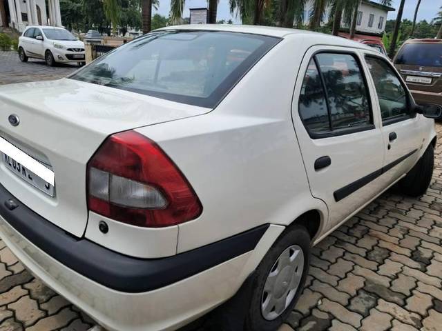 https://images10.gaadi.com/usedcar_image/4113226/original/processed_6141c9e6-e7f6-428f-82e3-8acce2d64c57.jpg?imwidth=6402