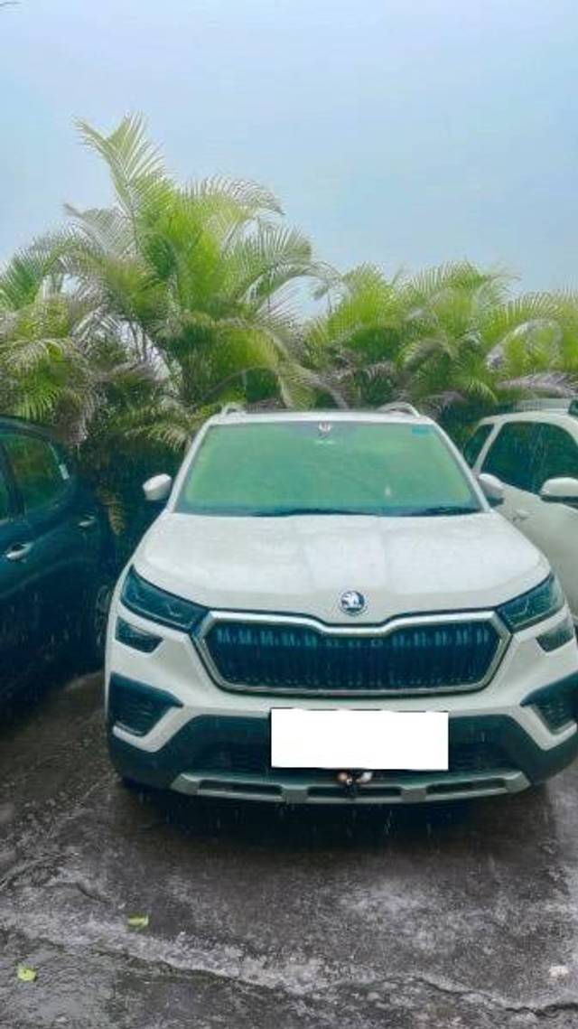 https://images10.gaadi.com/usedcar_image/4113308/original/processed_34bdb4f7-1d0c-4291-b0cd-dc63989e8e36.jpeg?imwidth=6400