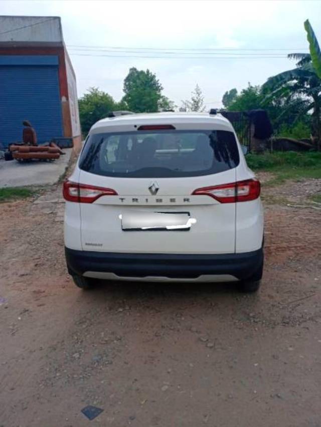 https://images10.gaadi.com/usedcar_image/4113321/original/processed_6f9ce85d-7a27-4689-bba6-c3137544dda0.jpg?imwidth=6401