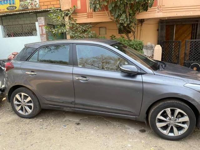 https://images10.gaadi.com/usedcar_image/4113425/original/processed_7718b0f5-34f5-466d-9200-6be5ea4bae86.jpg?imwidth=6401