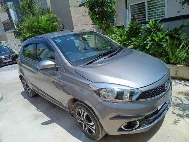 https://images10.gaadi.com/usedcar_image/4113649/original/processed_c7fe567b-7b46-4e2c-a1a9-ed3fdef639c9.jpg?imwidth=6400